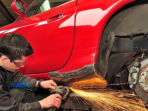 Body Shop Auto Repair Grinding Metal Panel Body Shop Auto Repair Grinding Metal Panel